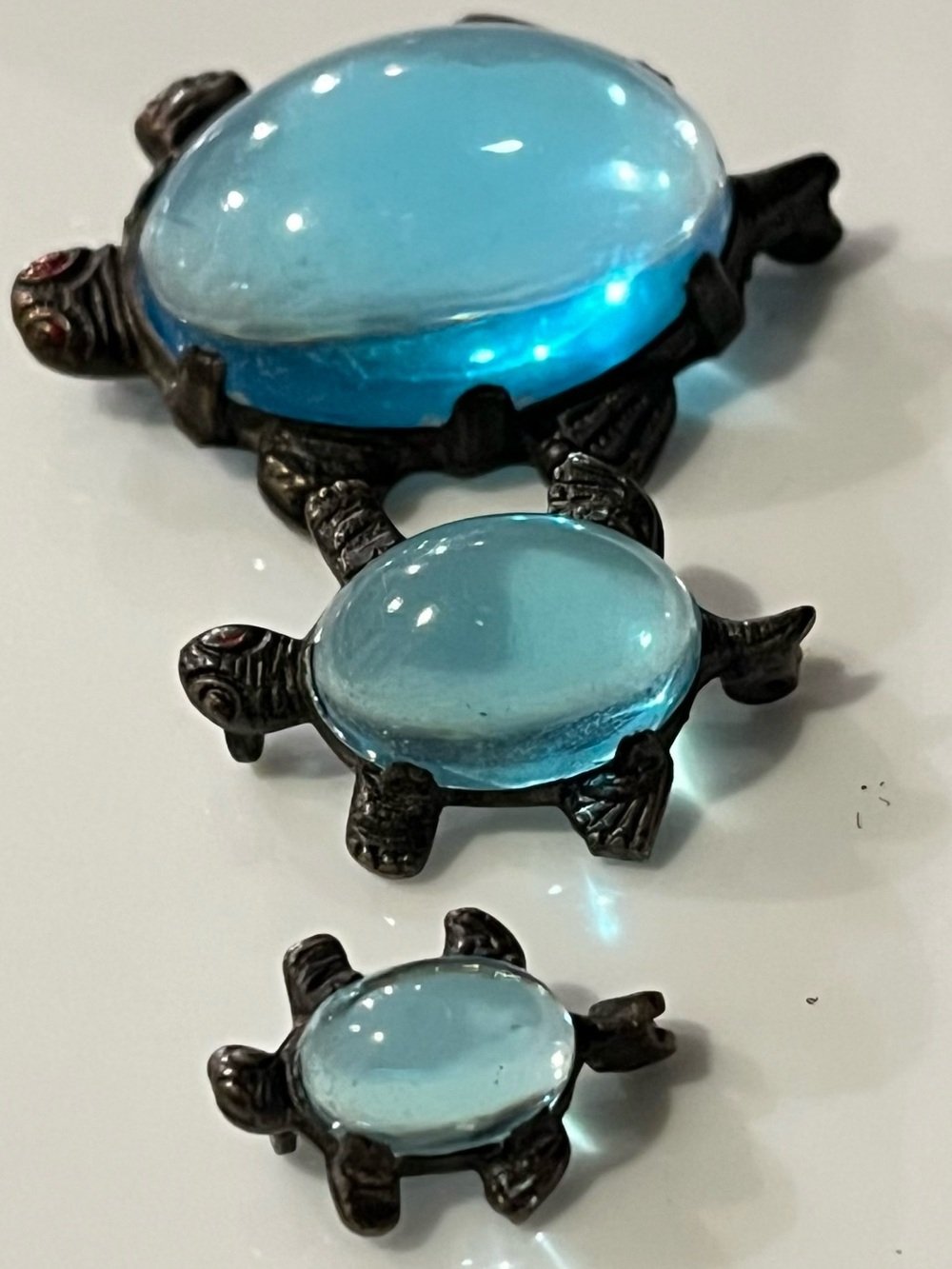 Vintage 1940s Turtle Trio Brooch Set